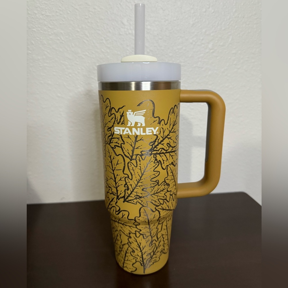 30 oz Stanley with engraved oak leaves - Picture 1 of 3